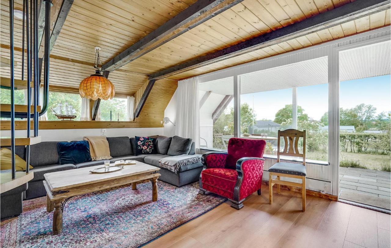Amazing Home In Logstrup With Kitchen Bagian luar foto